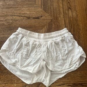 Lululemon White Hotty Hot 2.5in Shorts